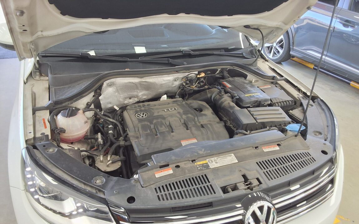 VOLKSWAGEN TIGUAN 2.0 TDI BLUEMOTION PREMIUM 2016 - zdjęcie 21
