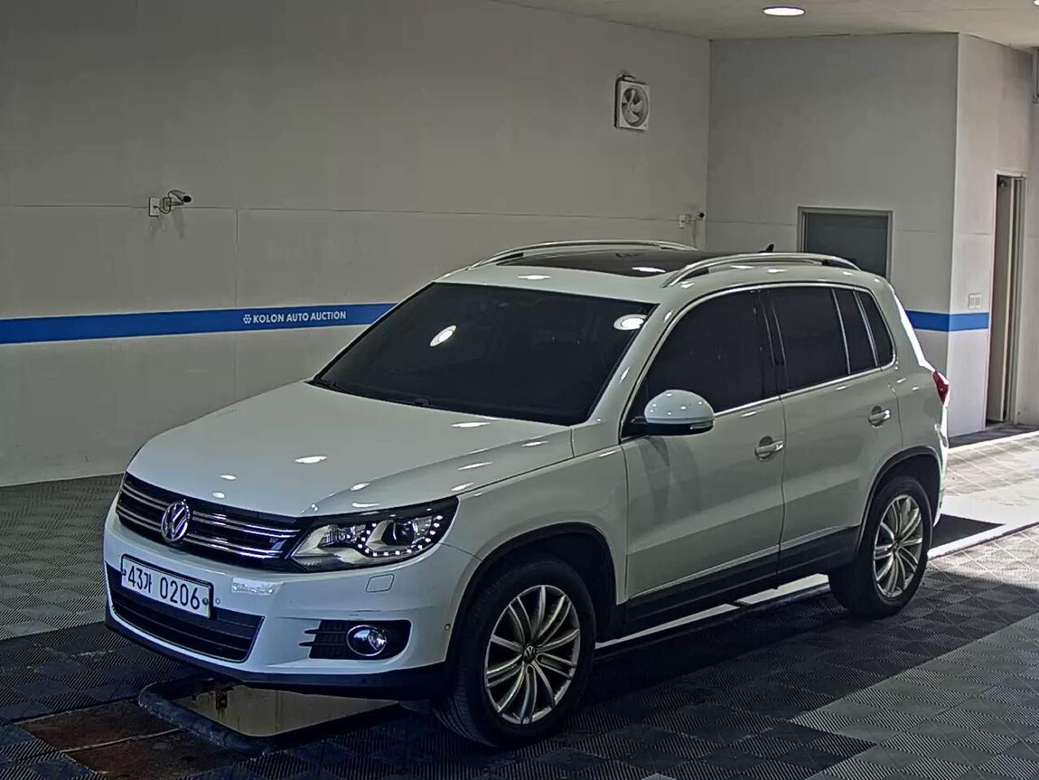 VOLKSWAGEN TIGUAN 2.0 TDI BLUEMOTION PREMIUM 2016 - zdjęcie 2
