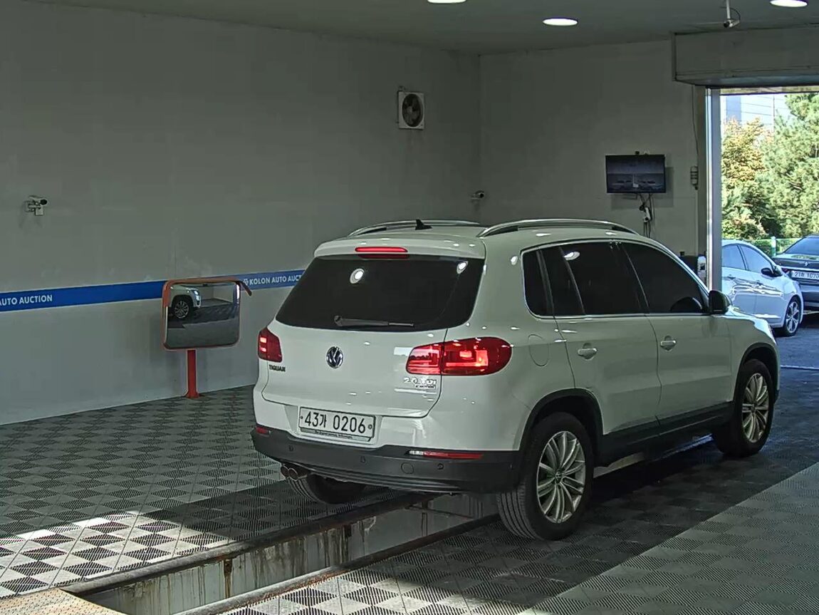 VOLKSWAGEN TIGUAN 2.0 TDI BLUEMOTION PREMIUM 2016 - zdjęcie 5