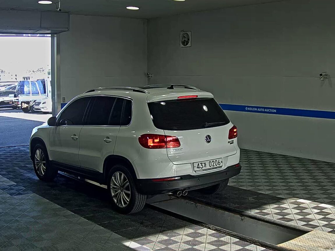 VOLKSWAGEN TIGUAN 2.0 TDI BLUEMOTION PREMIUM 2016 - zdjęcie 6