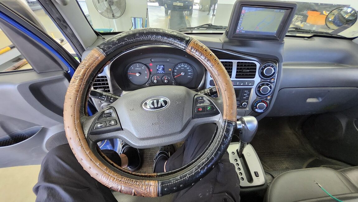 KIA BONGO III CARGO CRDi KING CAB EXTRA LONG WHEELBASE 2019 - zdjęcie 16
