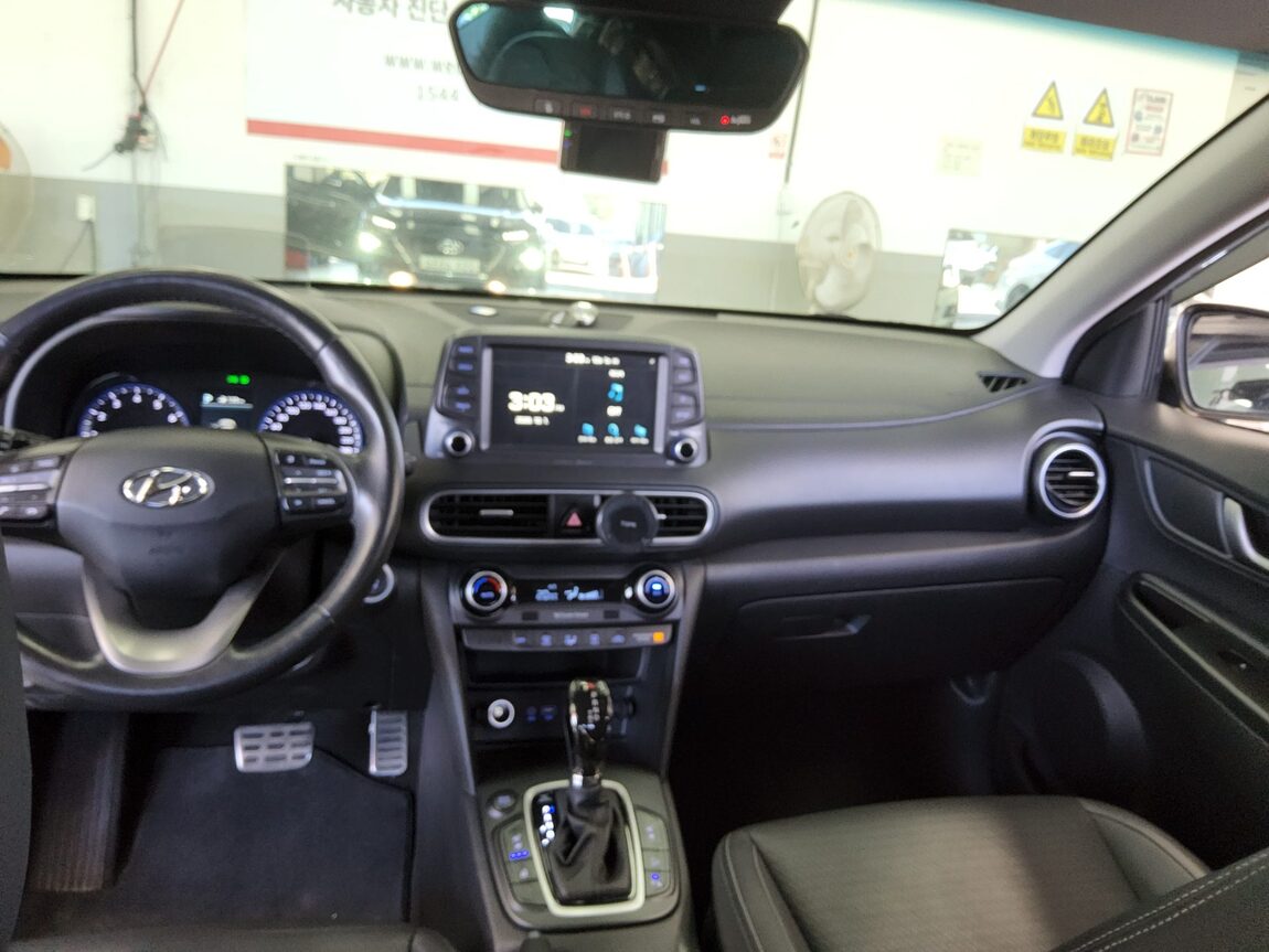 HYUNDAI KONA 1.6 GASOLINE 2WD PREMIUM 2018 - zdjęcie 11