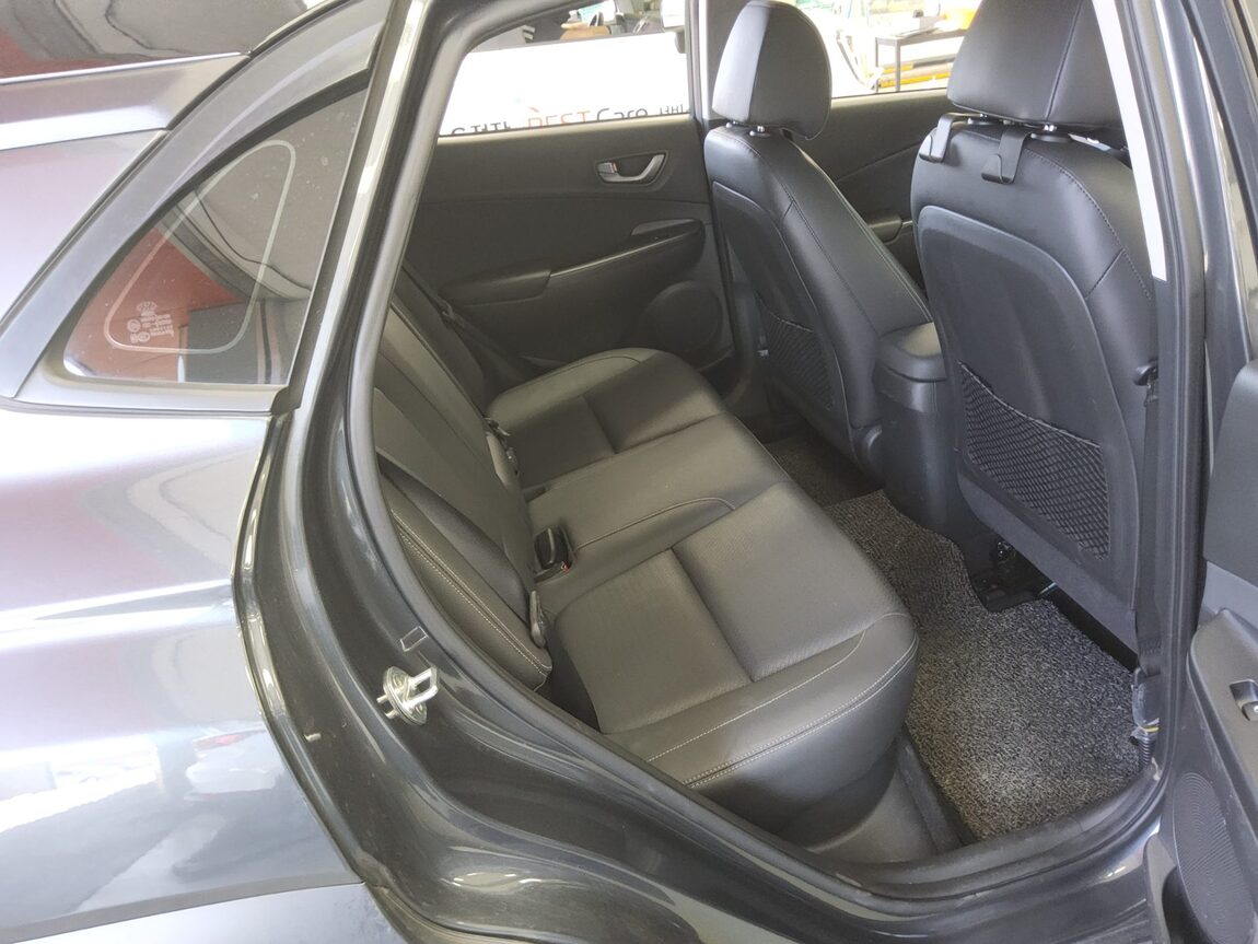 HYUNDAI KONA 1.6 GASOLINE 2WD PREMIUM 2018 - zdjęcie 13