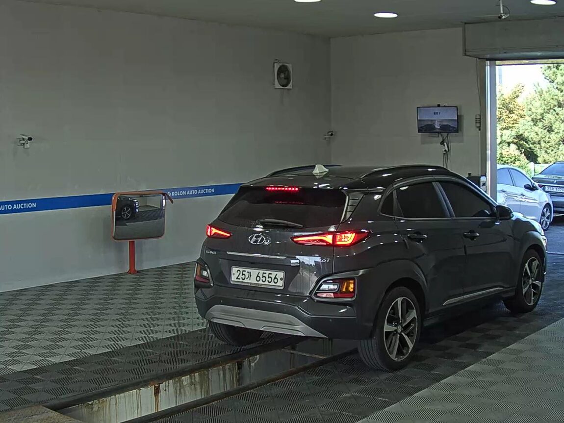 HYUNDAI KONA 1.6 GASOLINE 2WD PREMIUM 2018 - zdjęcie 5