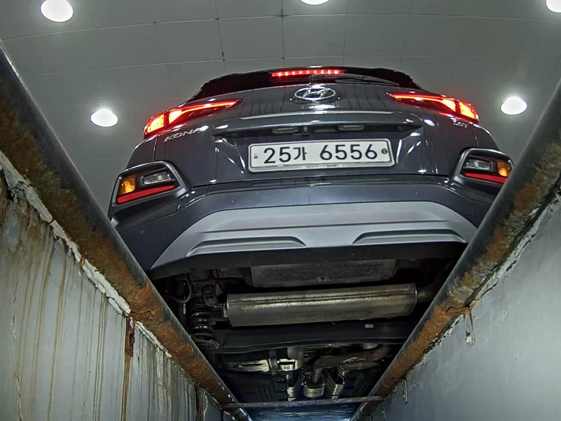 HYUNDAI KONA 1.6 GASOLINE 2WD PREMIUM 2018 - zdjęcie 8