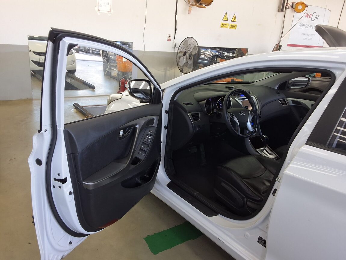 HYUNDAI AVANTE MD M16 GDi PREMIER 2011 - zdjęcie 10