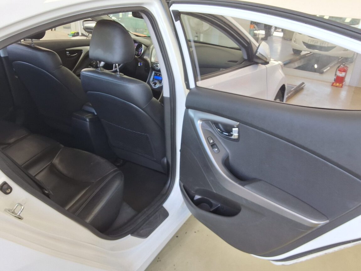 HYUNDAI AVANTE MD M16 GDi PREMIER 2011 - zdjęcie 13