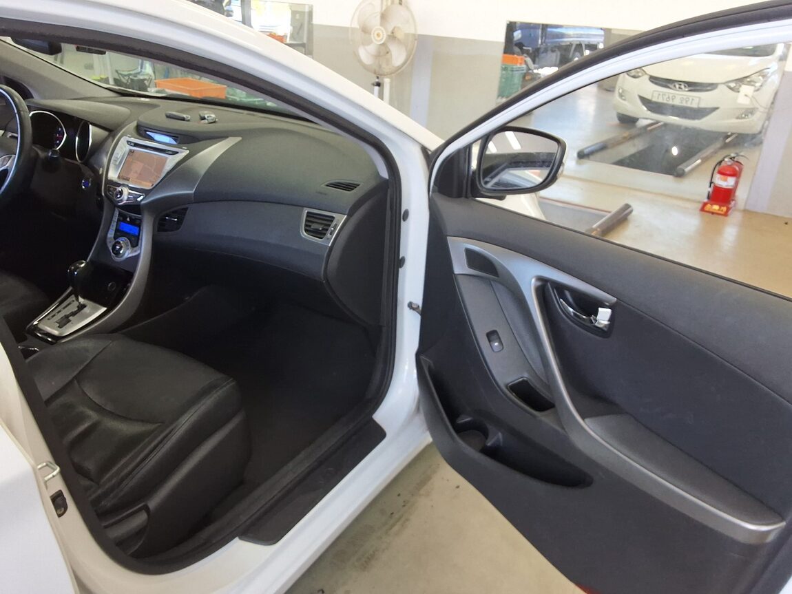 HYUNDAI AVANTE MD M16 GDi PREMIER 2011 - zdjęcie 14