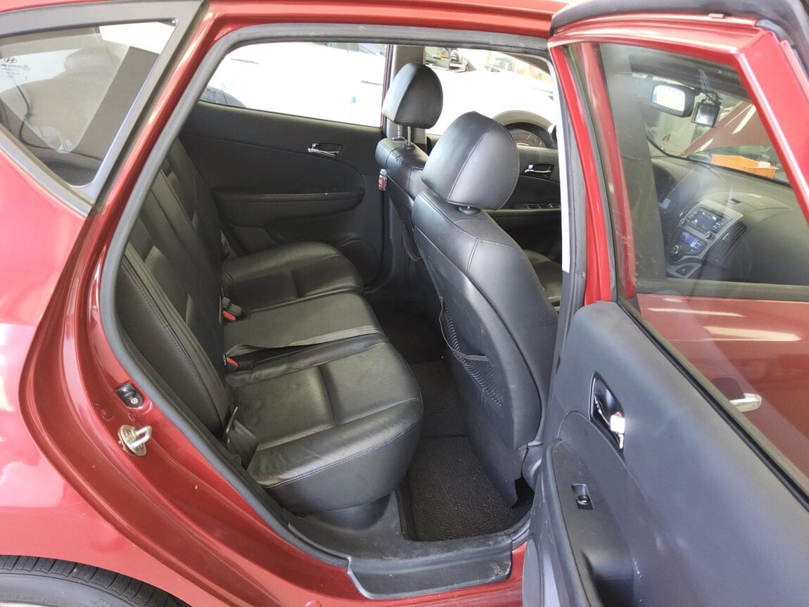 HYUNDAI i30 1.6 VVT PREMIER 2011 - zdjęcie 13