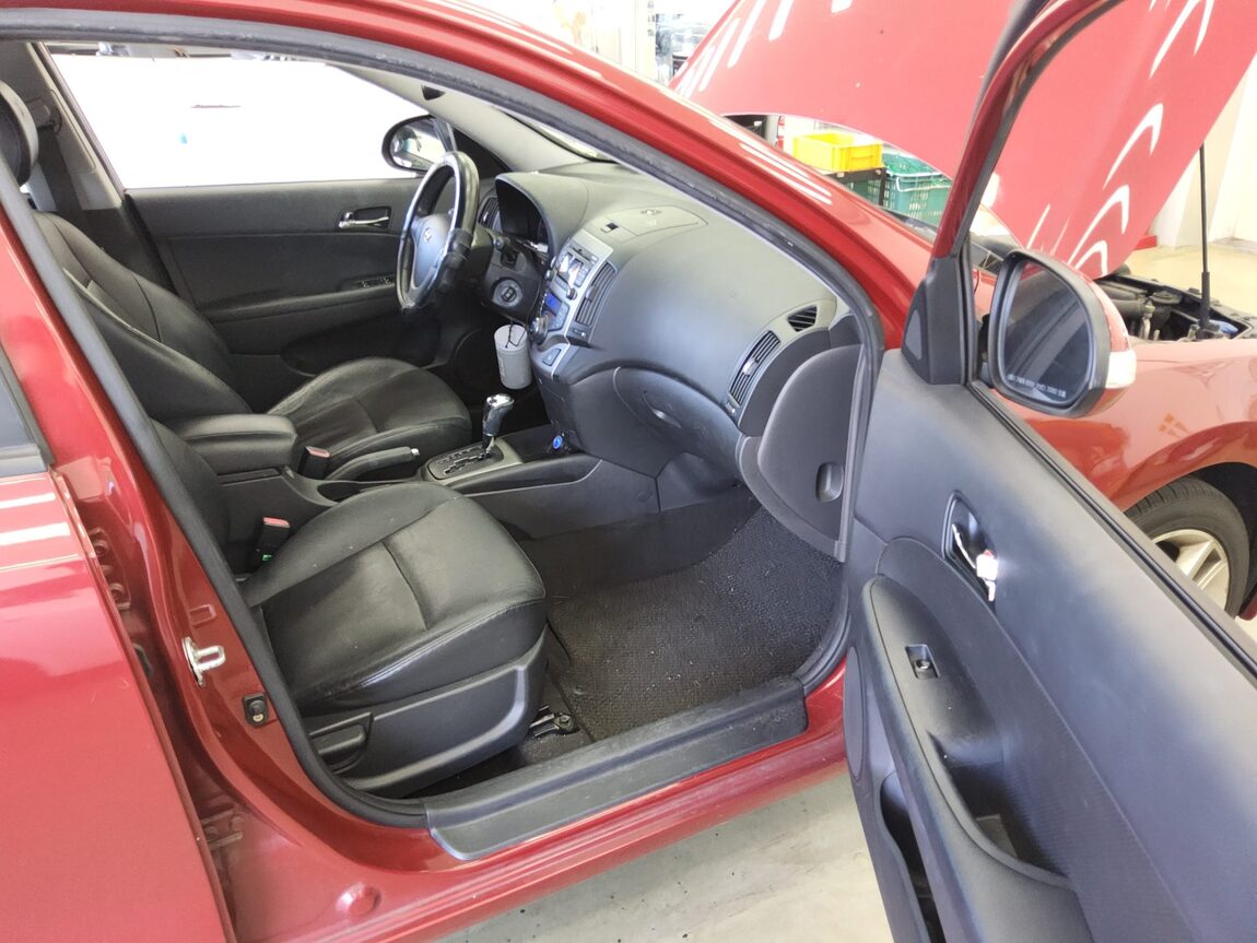 HYUNDAI i30 1.6 VVT PREMIER 2011 - zdjęcie 14