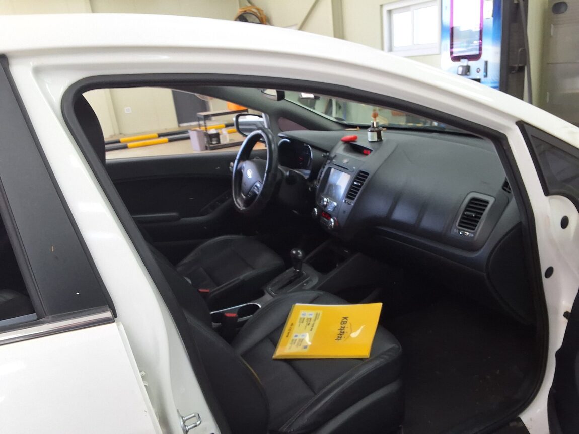 KIA K3 1.6 DIESEL LUXURY 2015 - zdjęcie 15