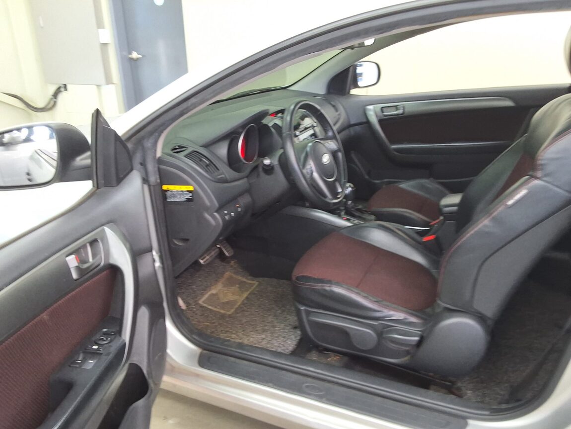 KIA FORTE KOUP 1.6 GDI PRESTIGE 2012 - zdjęcie 11