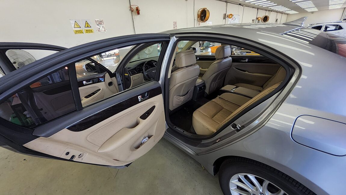 HYUNDAI GENESIS BH 330 LUXURY 2009 - zdjęcie 12