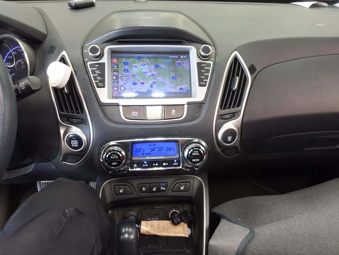 HYUNDAI TUCSON ix DIESEL R20 2WD LMX20 PREMIUM 2013 - zdjęcie 24