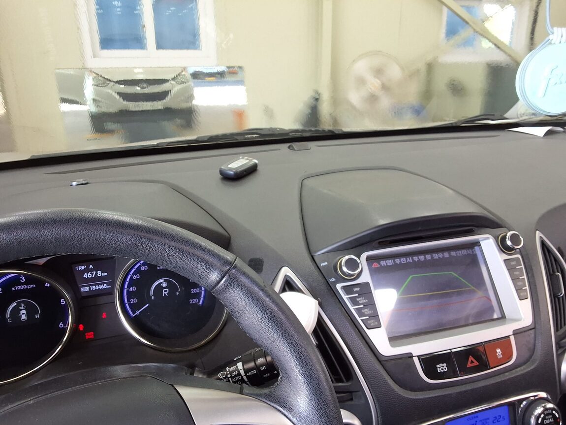 HYUNDAI TUCSON ix DIESEL R20 2WD LMX20 PREMIUM 2013 - zdjęcie 25