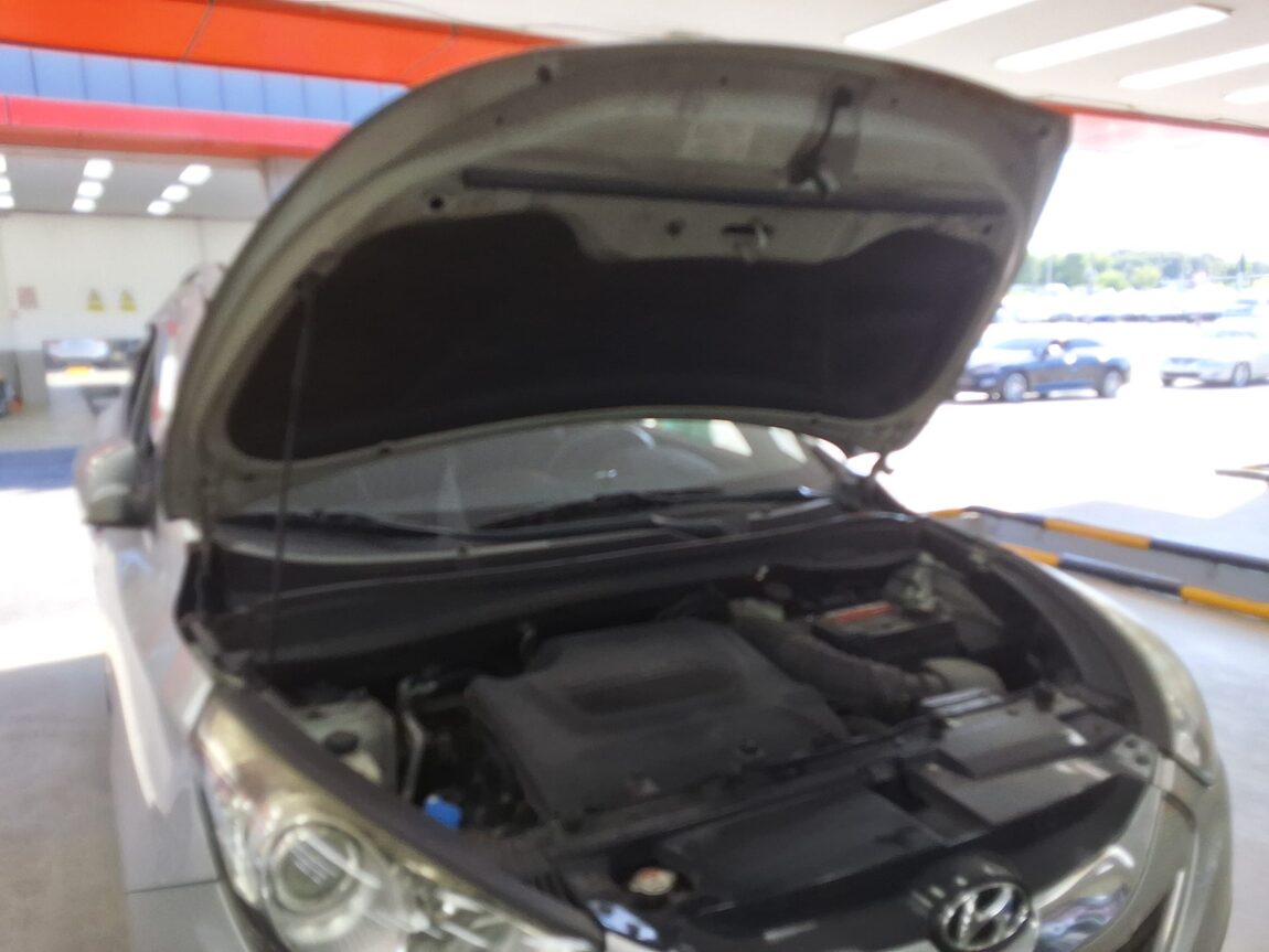 HYUNDAI TUCSON ix DIESEL R20 2WD LMX20 PREMIUM 2013 - zdjęcie 18