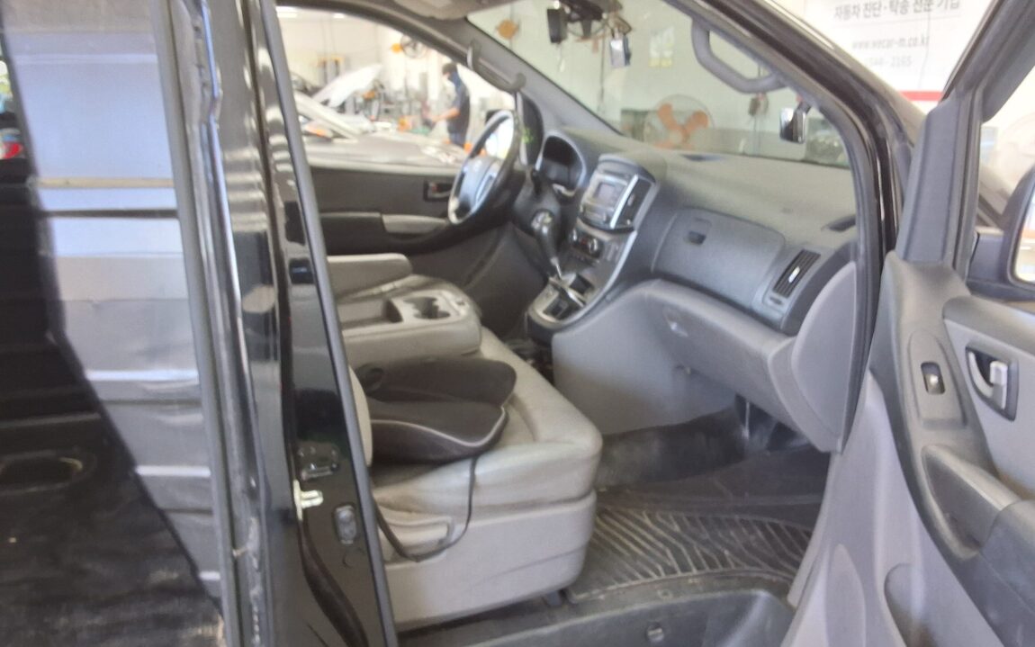 HYUNDAI THE NEW GRAND STAREX 3-SEATER DIESEL VAN SMART 2019 - zdjęcie 14
