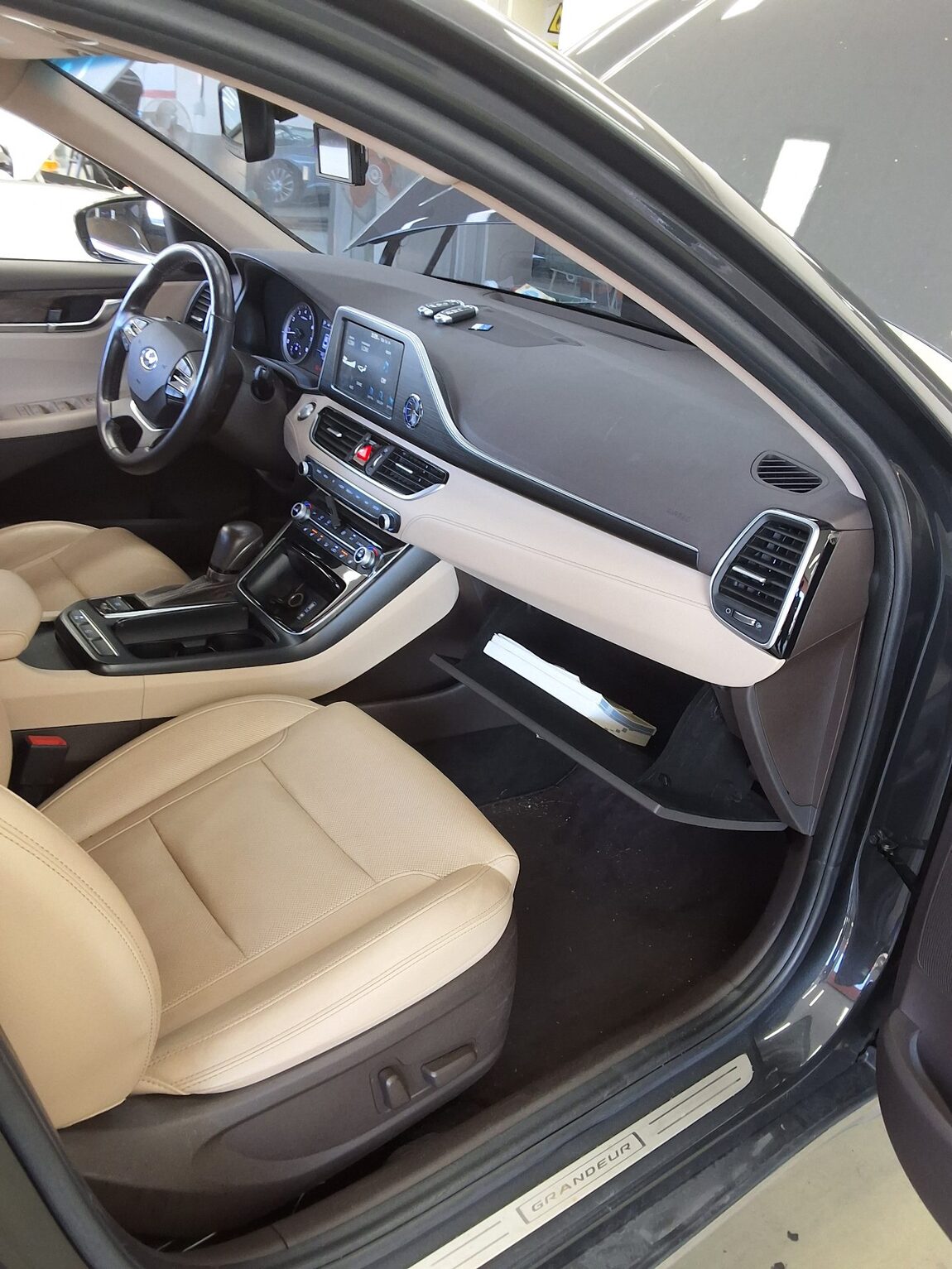 HYUNDAI GRANDEUR IG 2.4 GDi MODERN 2018 - zdjęcie 14