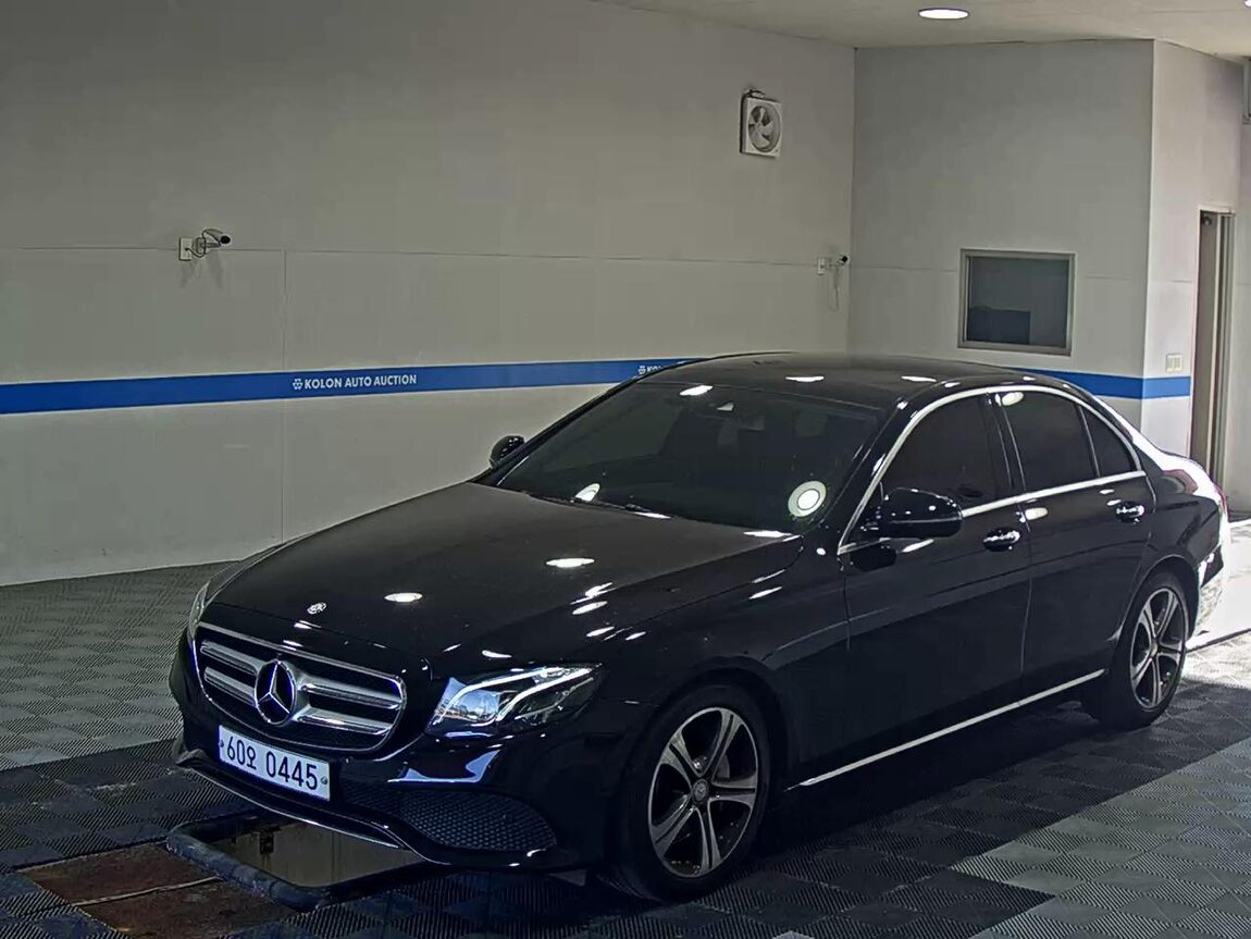 MERCEDES-BENZ E-CLASS (5TH GEN) E300 AVANTGARDE 2017 - zdjęcie 2