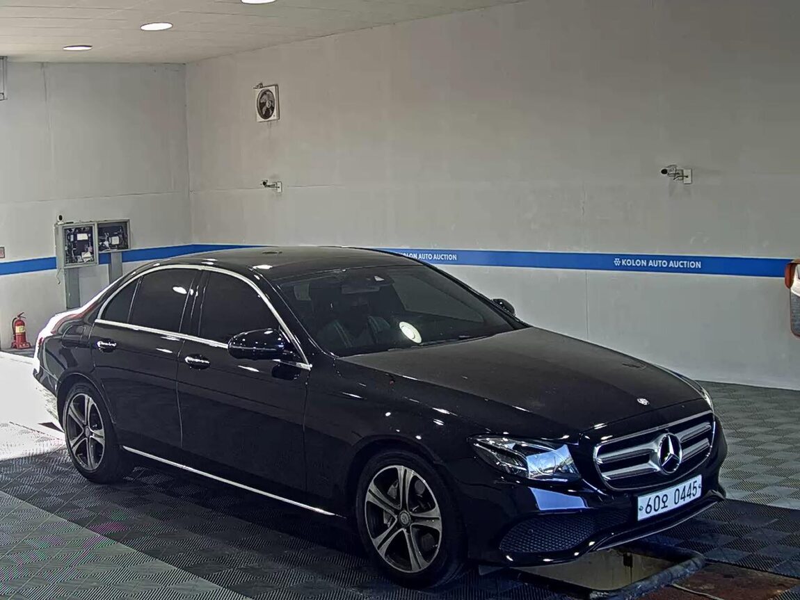 MERCEDES-BENZ E-CLASS (5TH GEN) E300 AVANTGARDE 2017 - zdjęcie 3