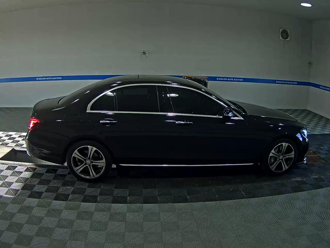 MERCEDES-BENZ E-CLASS (5TH GEN) E300 AVANTGARDE 2017 - zdjęcie 4