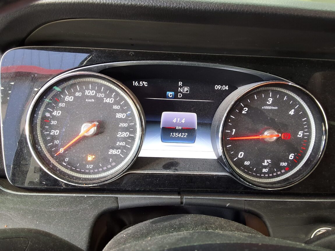 MERCEDES-BENZ E-CLASS (5TH GEN) E220d 4MATIC AVANTGARDE 2017 - zdjęcie 10