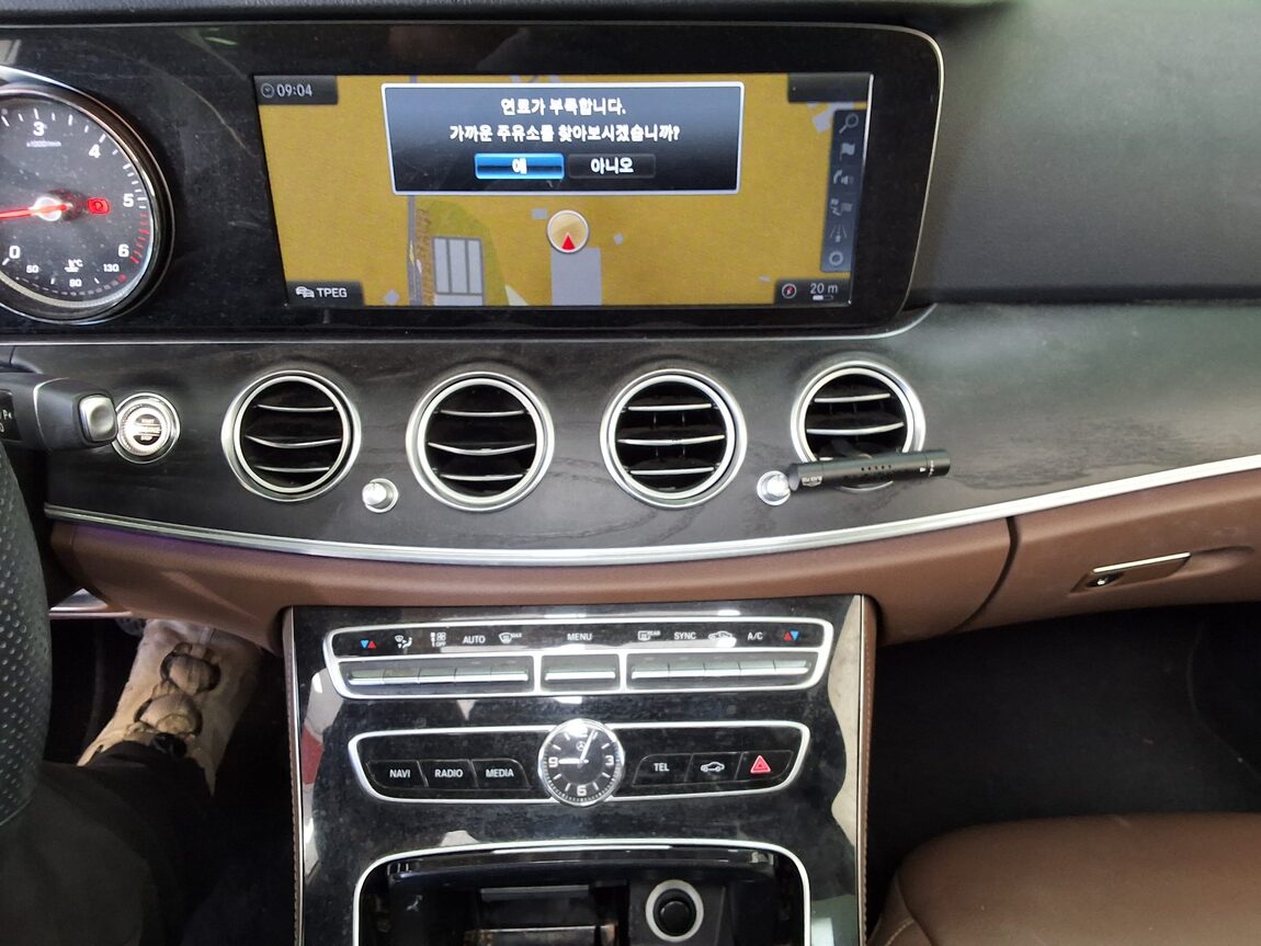MERCEDES-BENZ E-CLASS (5TH GEN) E220d 4MATIC AVANTGARDE 2017 - zdjęcie 24