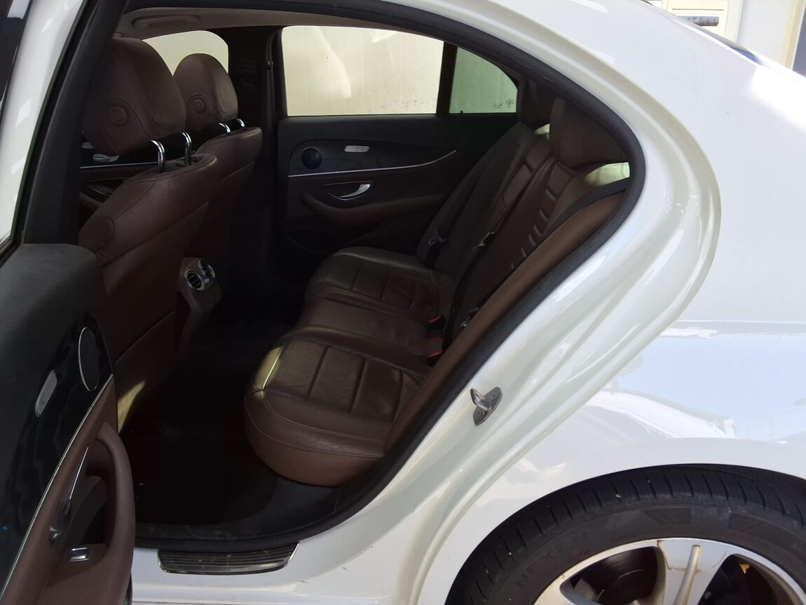 MERCEDES-BENZ E-CLASS (5TH GEN) E220d 4MATIC AVANTGARDE 2017 - zdjęcie 13