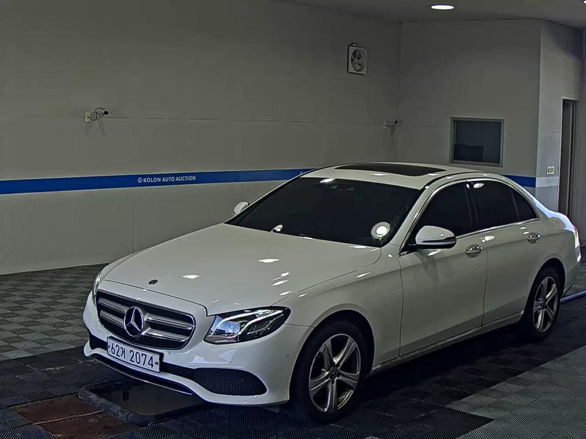 MERCEDES-BENZ E-CLASS (5TH GEN) E220d 4MATIC AVANTGARDE 2017 - zdjęcie 2