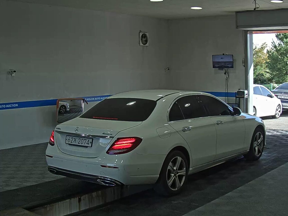 MERCEDES-BENZ E-CLASS (5TH GEN) E220d 4MATIC AVANTGARDE 2017 - zdjęcie 5