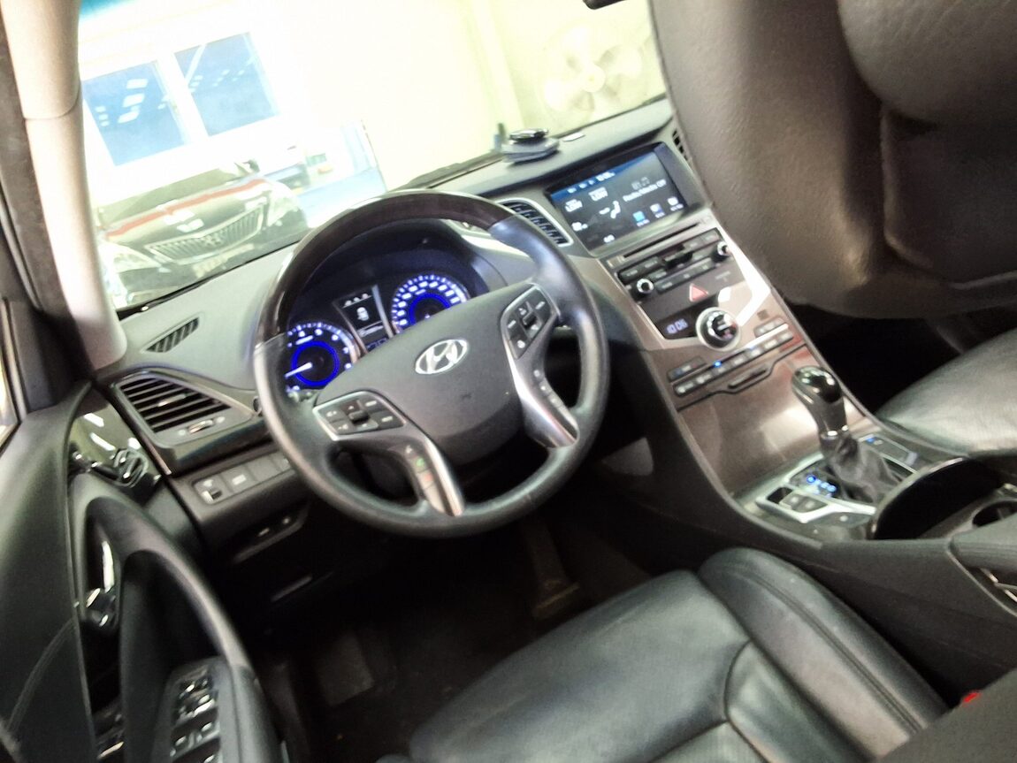 HYUNDAI GRANDEUR HG HG 240 MODERN COLLECTION 2017 - zdjęcie 12