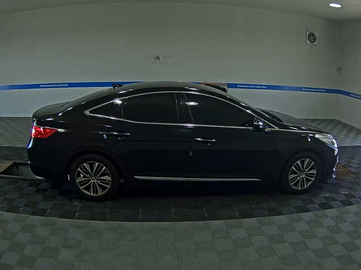 HYUNDAI GRANDEUR HG HG 240 MODERN COLLECTION 2017 - zdjęcie 4
