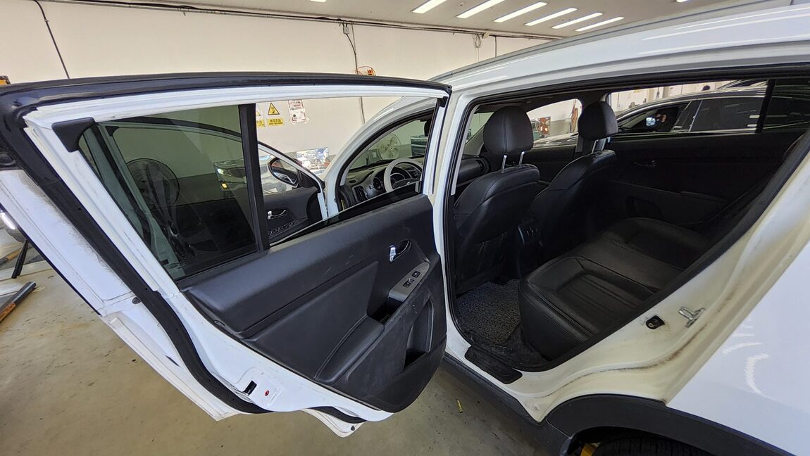 KIA THE NEW SPORTAGE R DIESEL R2.0 2WD PRESTIGE 2014 - zdjęcie 12