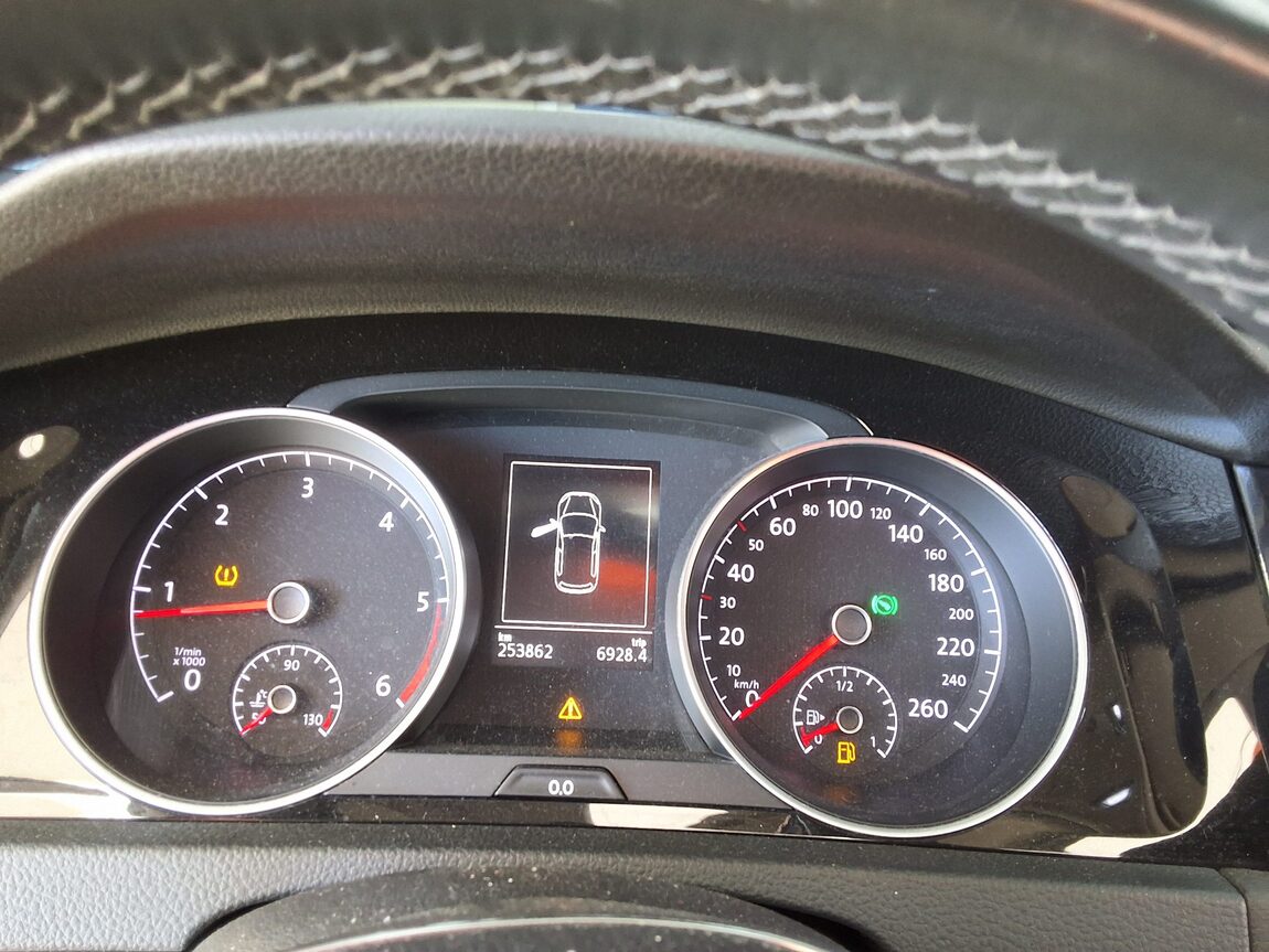 VOLKSWAGEN GOLF (7TH GEN) 2.0 TDI PREMIUM 2015 - zdjęcie 10