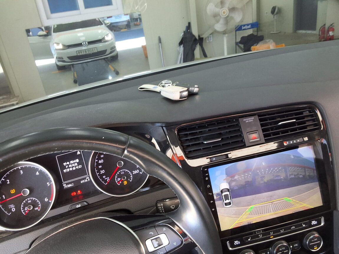 VOLKSWAGEN GOLF (7TH GEN) 2.0 TDI PREMIUM 2015 - zdjęcie 25