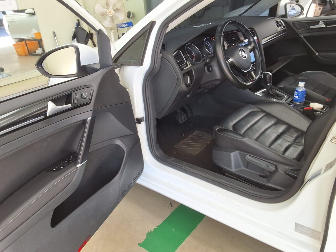 VOLKSWAGEN GOLF (7TH GEN) 2.0 TDI PREMIUM 2015 - zdjęcie 11