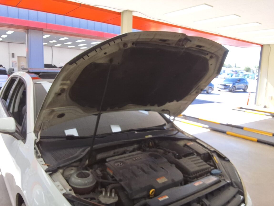 VOLKSWAGEN GOLF (7TH GEN) 2.0 TDI PREMIUM 2015 - zdjęcie 18