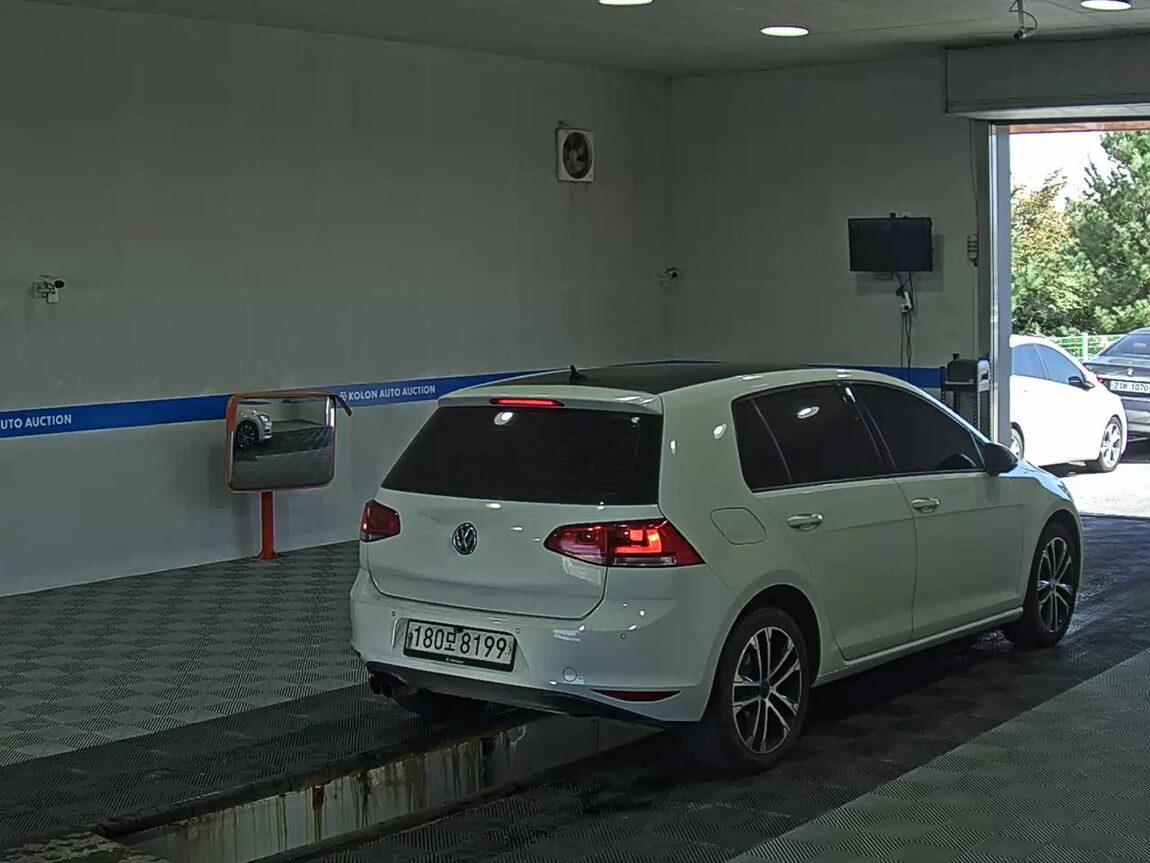 VOLKSWAGEN GOLF (7TH GEN) 2.0 TDI PREMIUM 2015 - zdjęcie 5