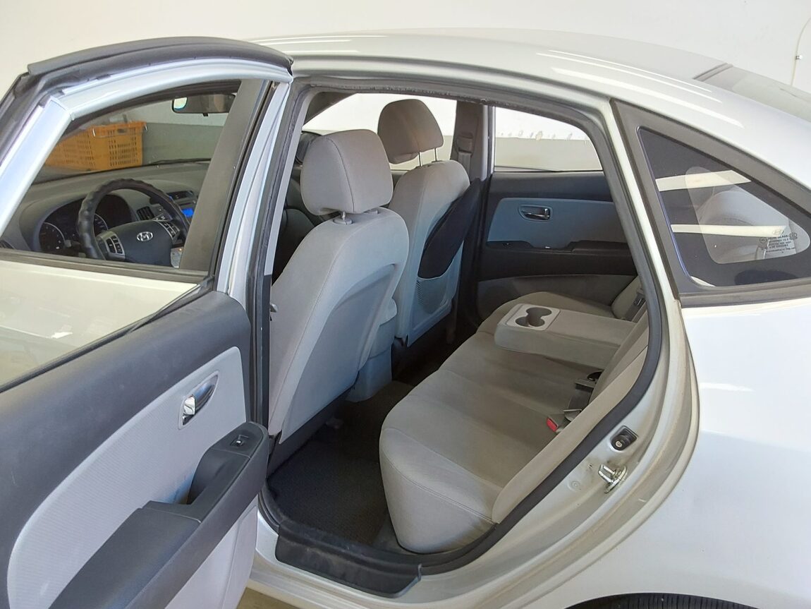HYUNDAI AVANTE HD 1.6 VVT S16 LUXURY 2010 - zdjęcie 12