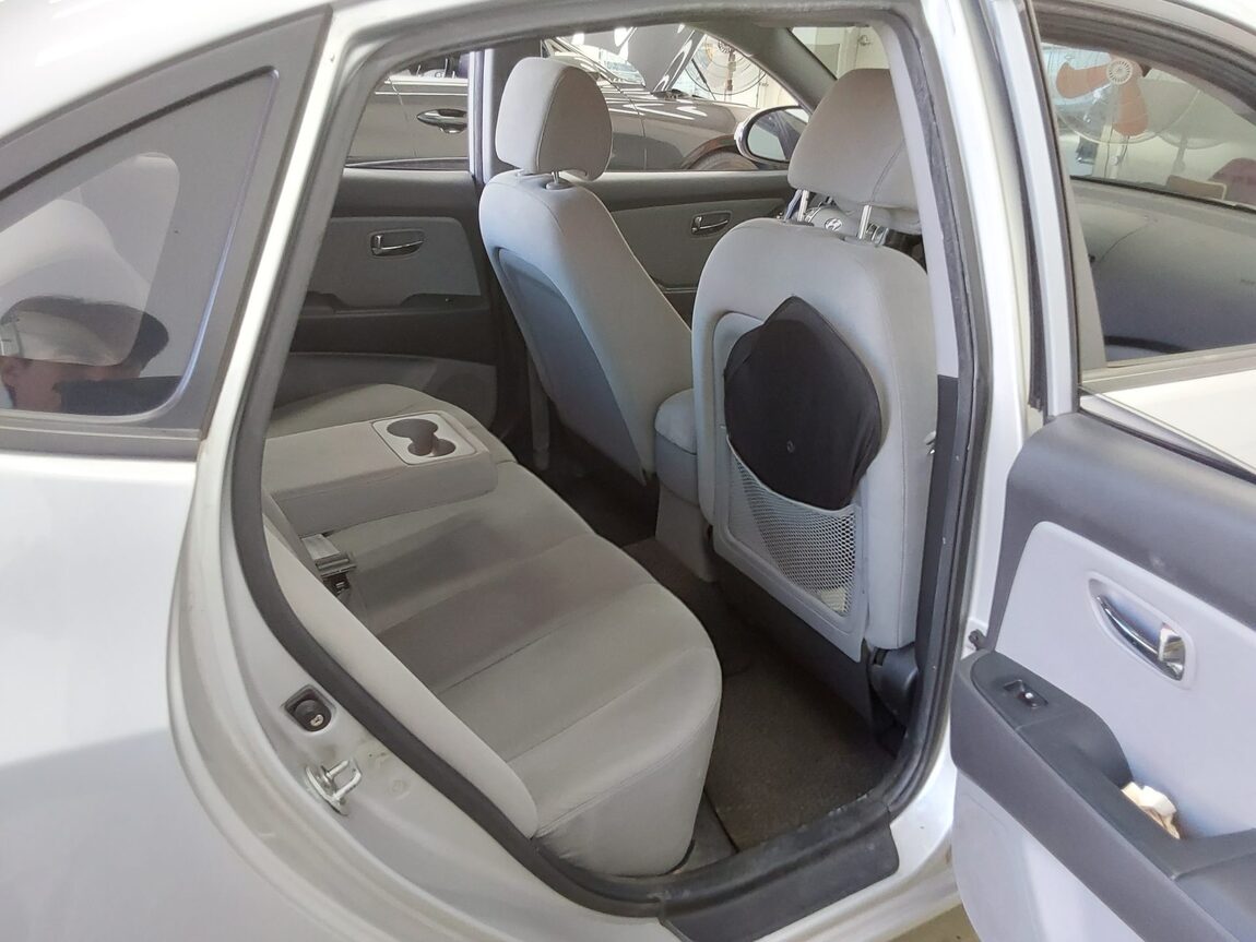 HYUNDAI AVANTE HD 1.6 VVT S16 LUXURY 2010 - zdjęcie 13