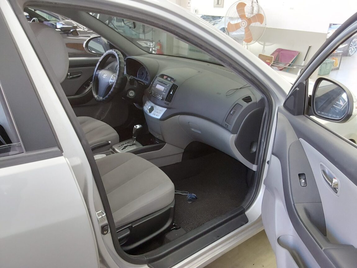 HYUNDAI AVANTE HD 1.6 VVT S16 LUXURY 2010 - zdjęcie 14