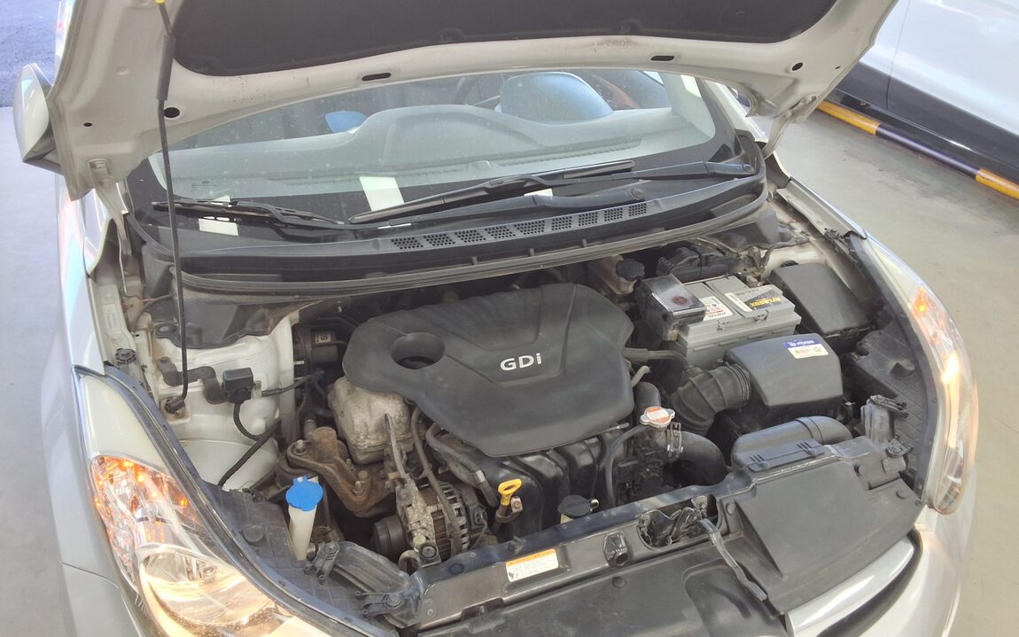 HYUNDAI AVANTE MD M16 GDi PREMIER 2011 - zdjęcie 21