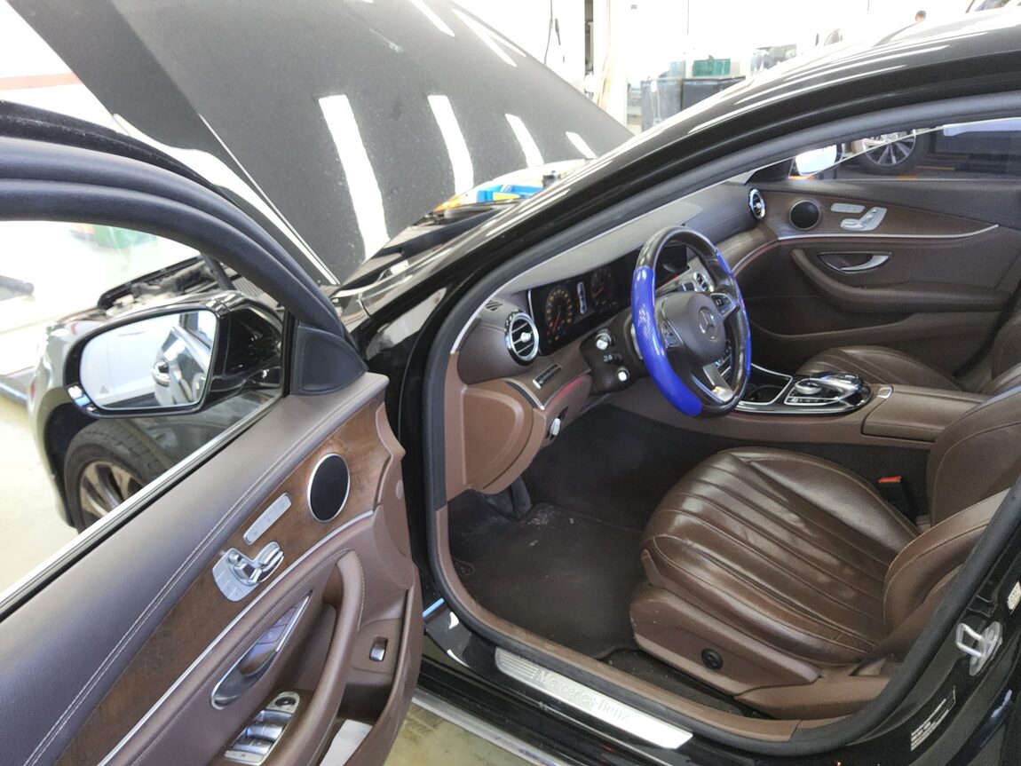 MERCEDES-BENZ E-CLASS (5TH GEN) E300 4MATIC EXCLUSIVE 2017 - zdjęcie 10