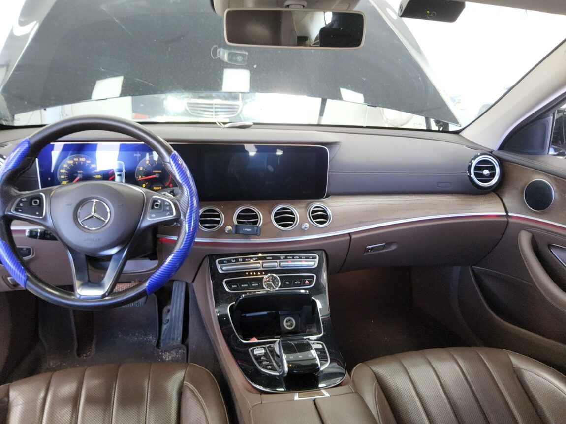 MERCEDES-BENZ E-CLASS (5TH GEN) E300 4MATIC EXCLUSIVE 2017 - zdjęcie 11