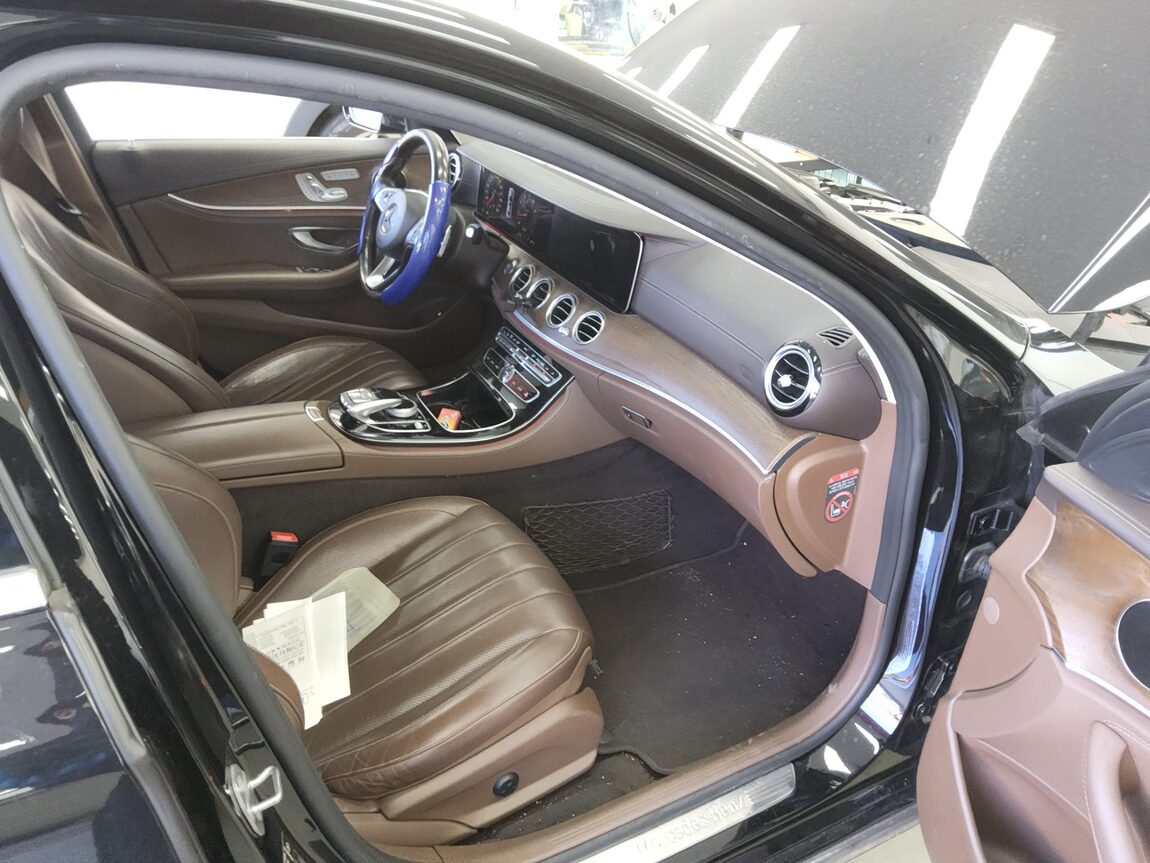 MERCEDES-BENZ E-CLASS (5TH GEN) E300 4MATIC EXCLUSIVE 2017 - zdjęcie 14