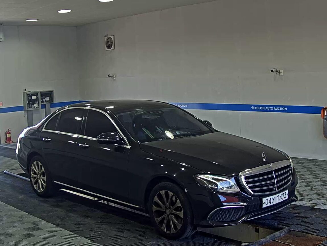 MERCEDES-BENZ E-CLASS (5TH GEN) E300 4MATIC EXCLUSIVE 2017 - zdjęcie 3