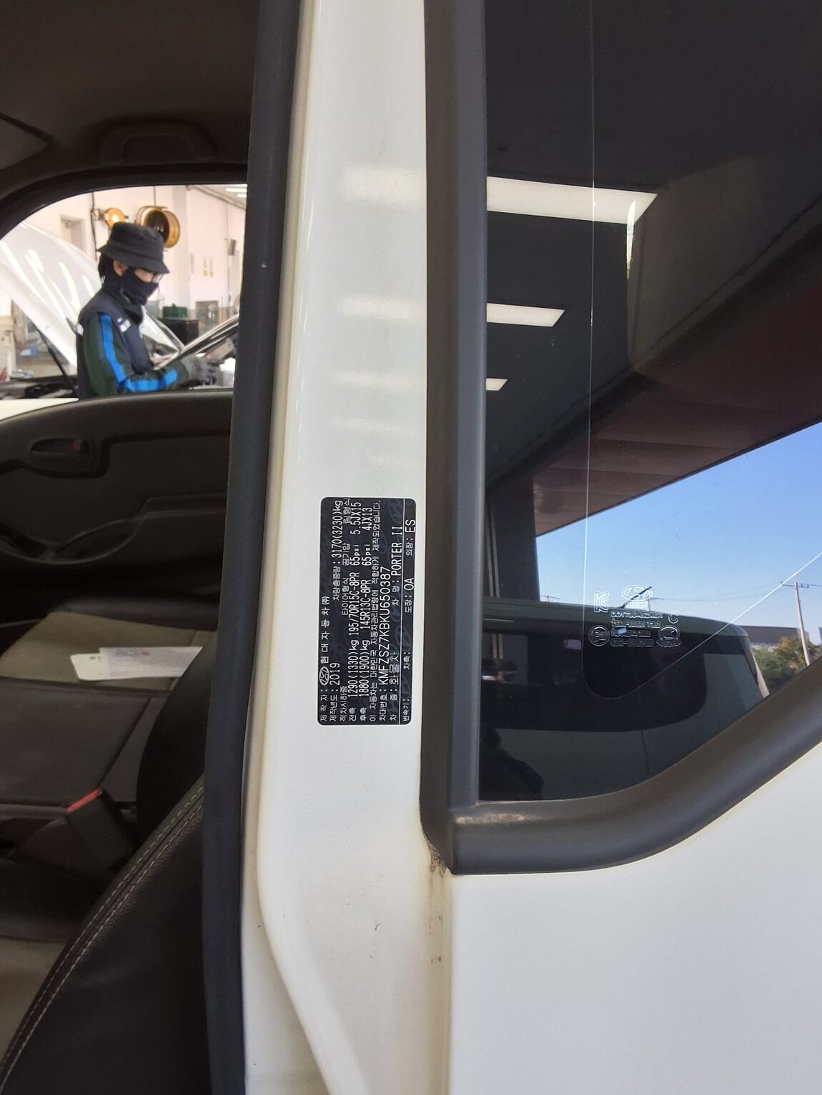 HYUNDAI PORTER II BUILT-IN BOX TRUCK SUPER CAB 2019 - zdjęcie 13