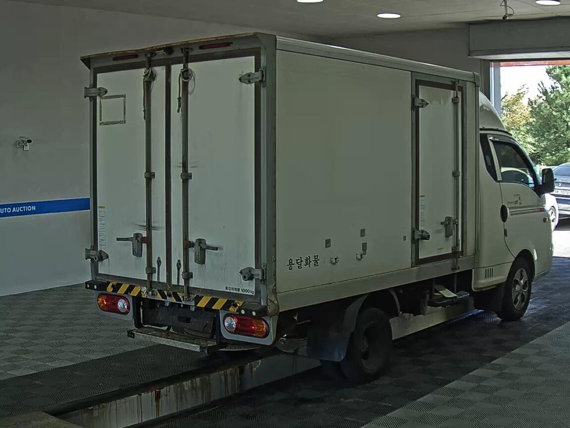 HYUNDAI PORTER II BUILT-IN BOX TRUCK SUPER CAB 2019 - zdjęcie 5