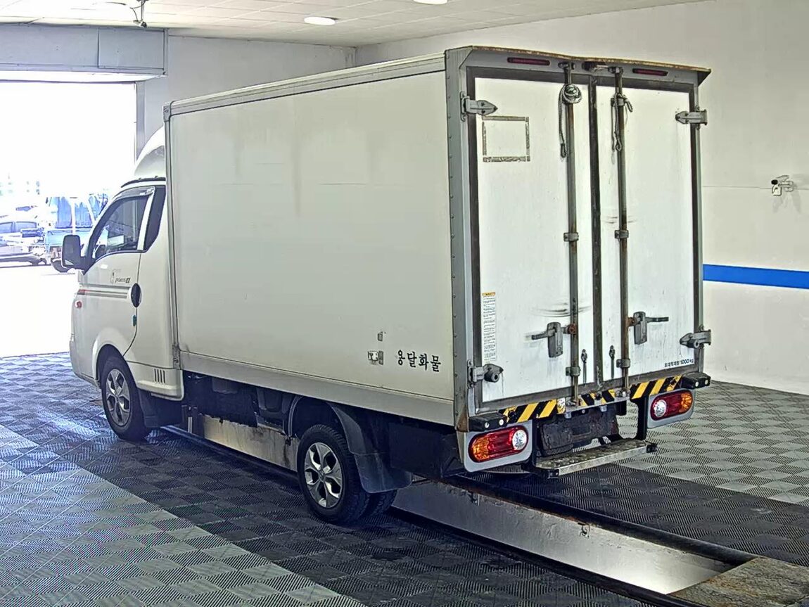 HYUNDAI PORTER II BUILT-IN BOX TRUCK SUPER CAB 2019 - zdjęcie 6