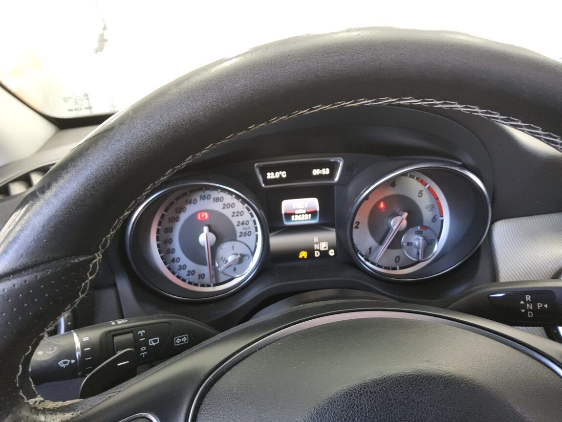 MERCEDES-BENZ GLA-CLASS GLA 200 d 2016 - zdjęcie 9